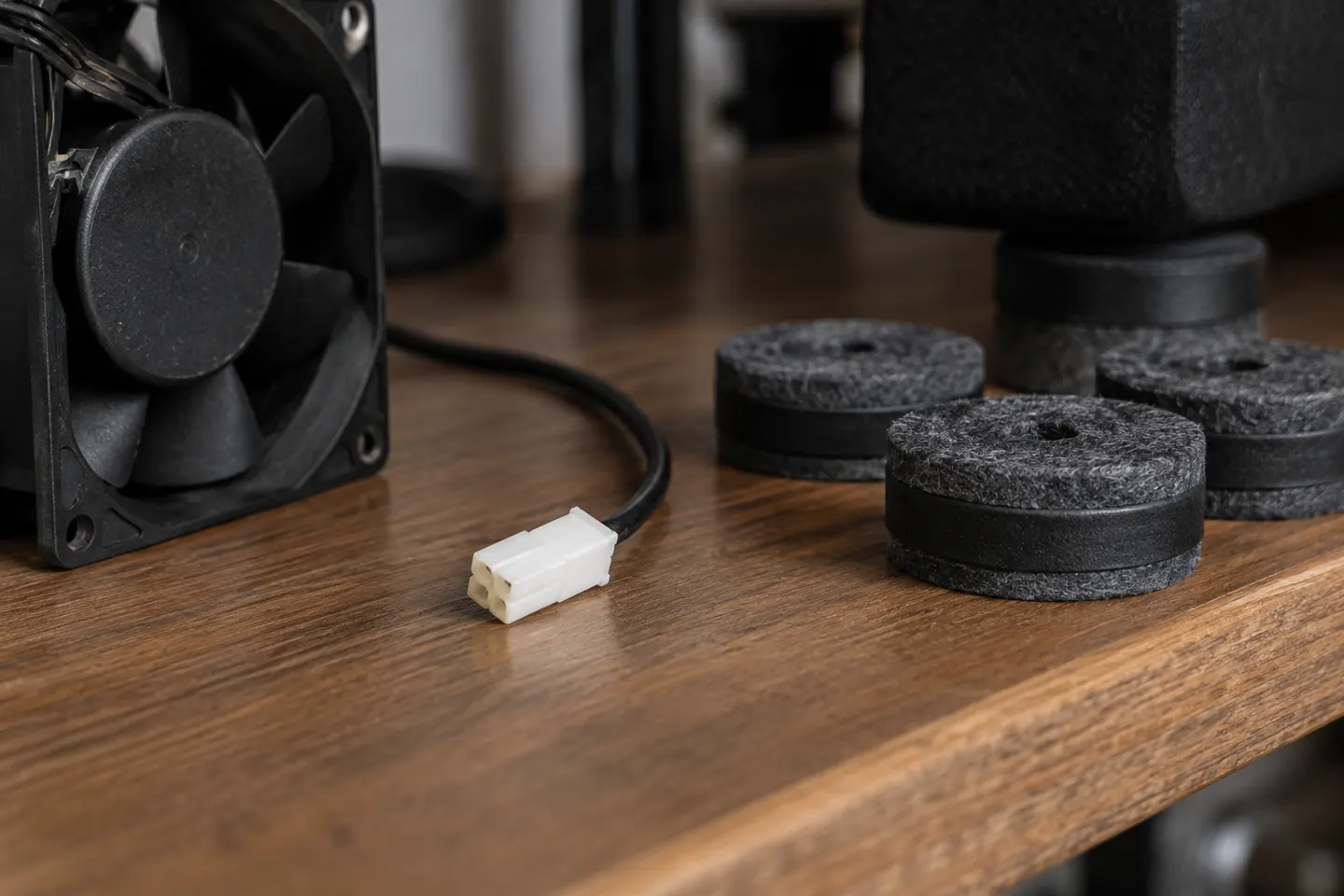 Accessories used to reduce vibration and fan noise