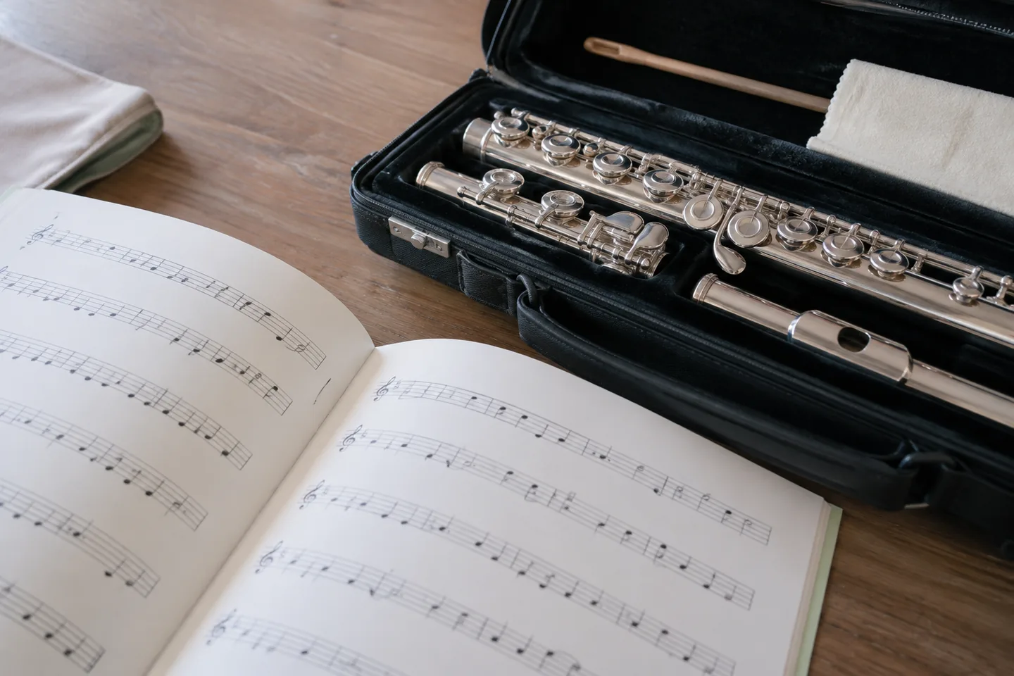 初心者用の教材を用意した無人の音楽教室